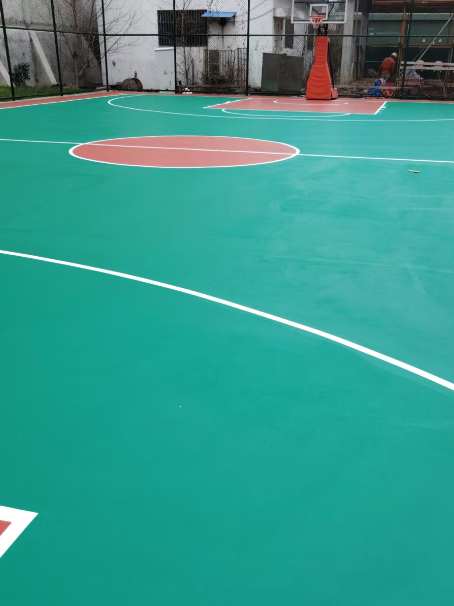 同仁 球场长期使用易出现地面开裂